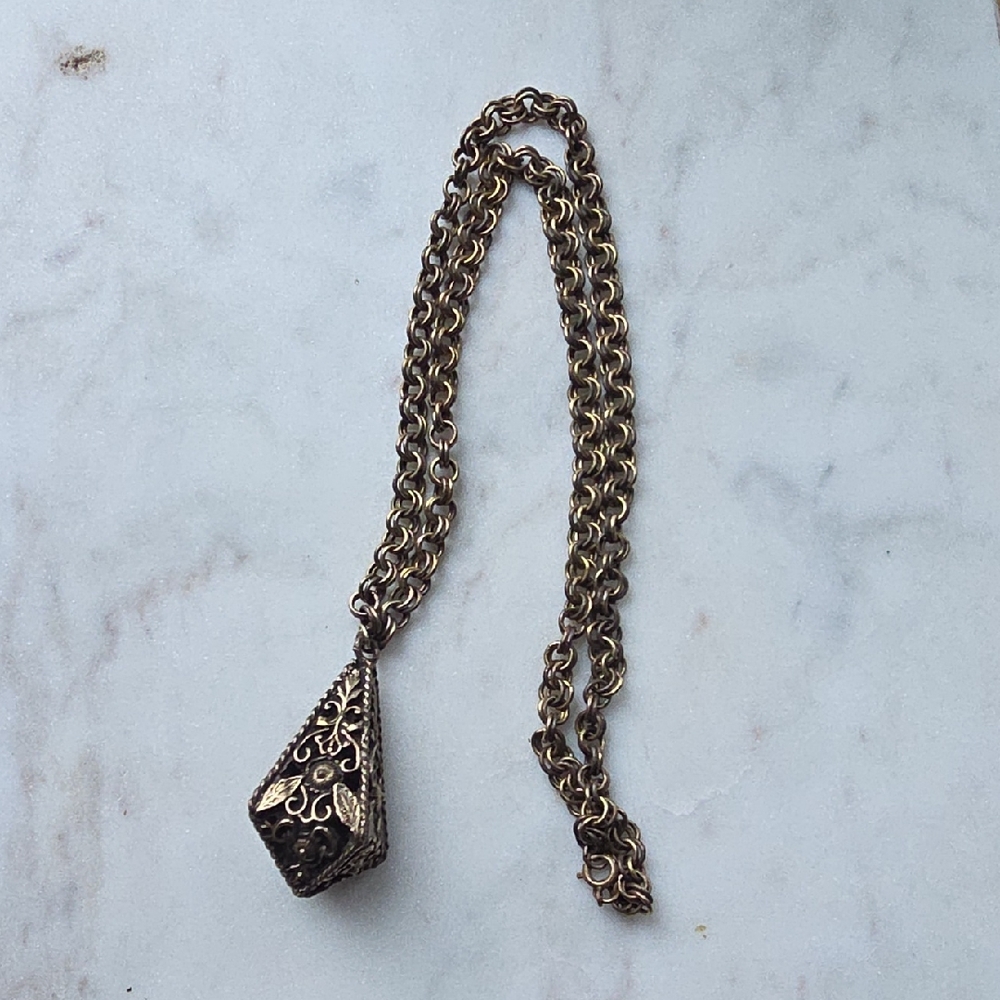 vintage or antique filigree cage pendant necklace - Picture 4 of 10